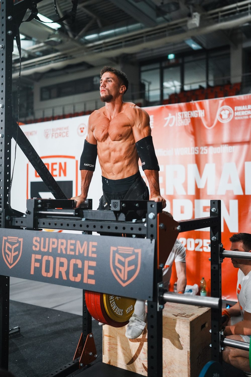 Yanis, coach TrainerLift, sur les barres de dips en compétition